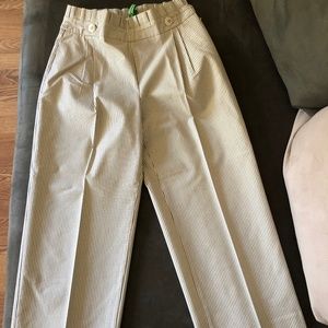 women Large pants, 7/8 length. the brand is zara. It min a stripe pants.